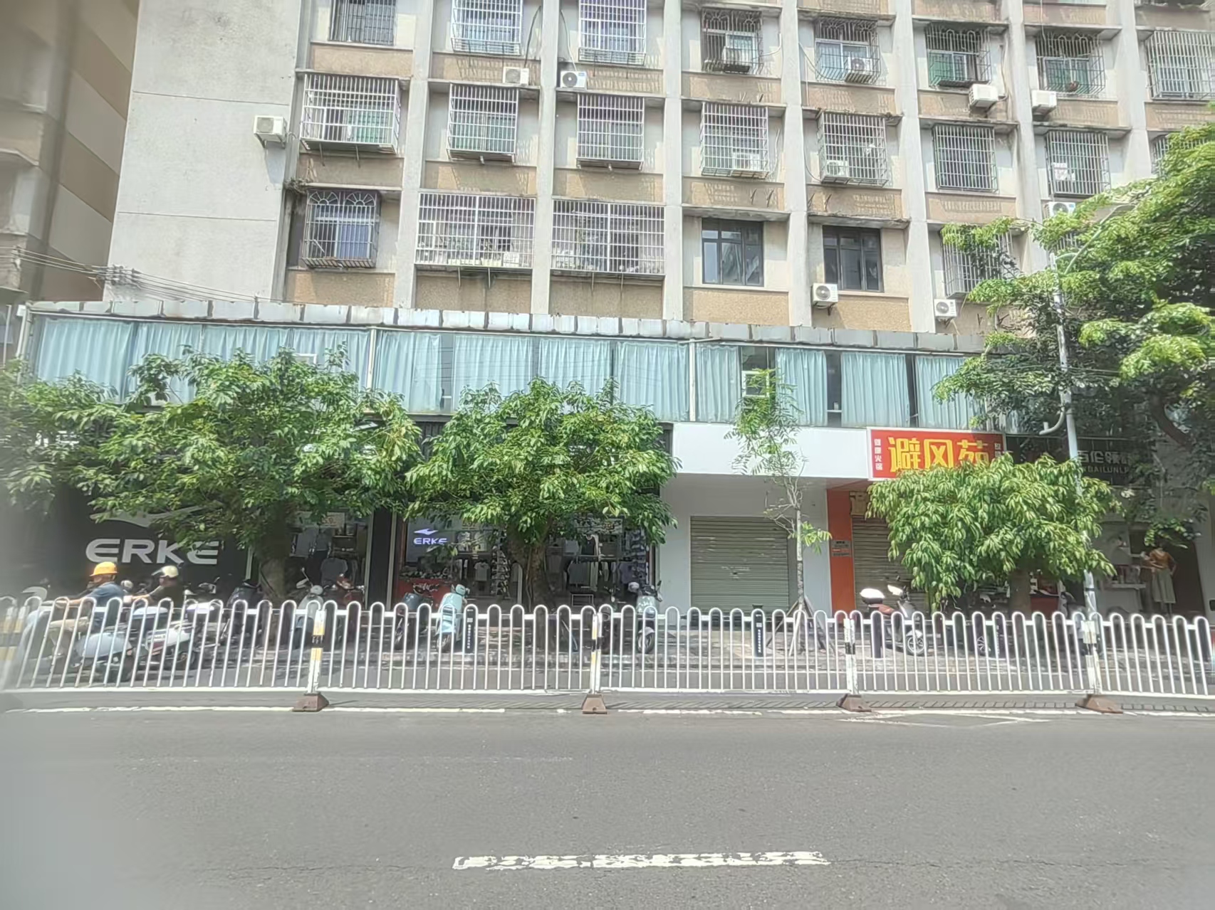 琼山区中山路61号一楼1-2号商铺及二楼商铺分别招租